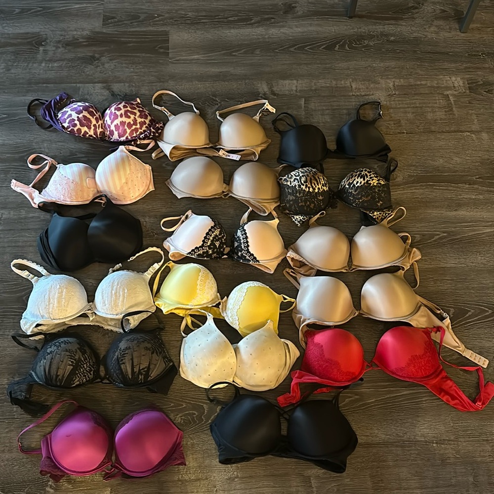 Victoria’s Secret (17) Bombshell Push-Up Bras!